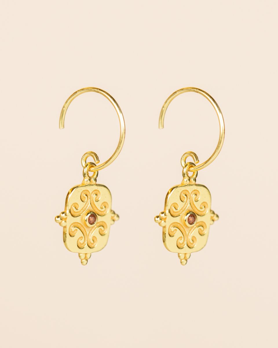 muja juma Naïma Garnet Earrings - Precious Sparkle