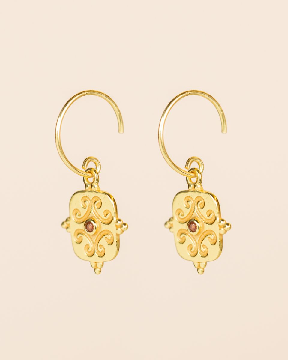 muja juma Naïma Garnet Earrings - Precious Sparkle