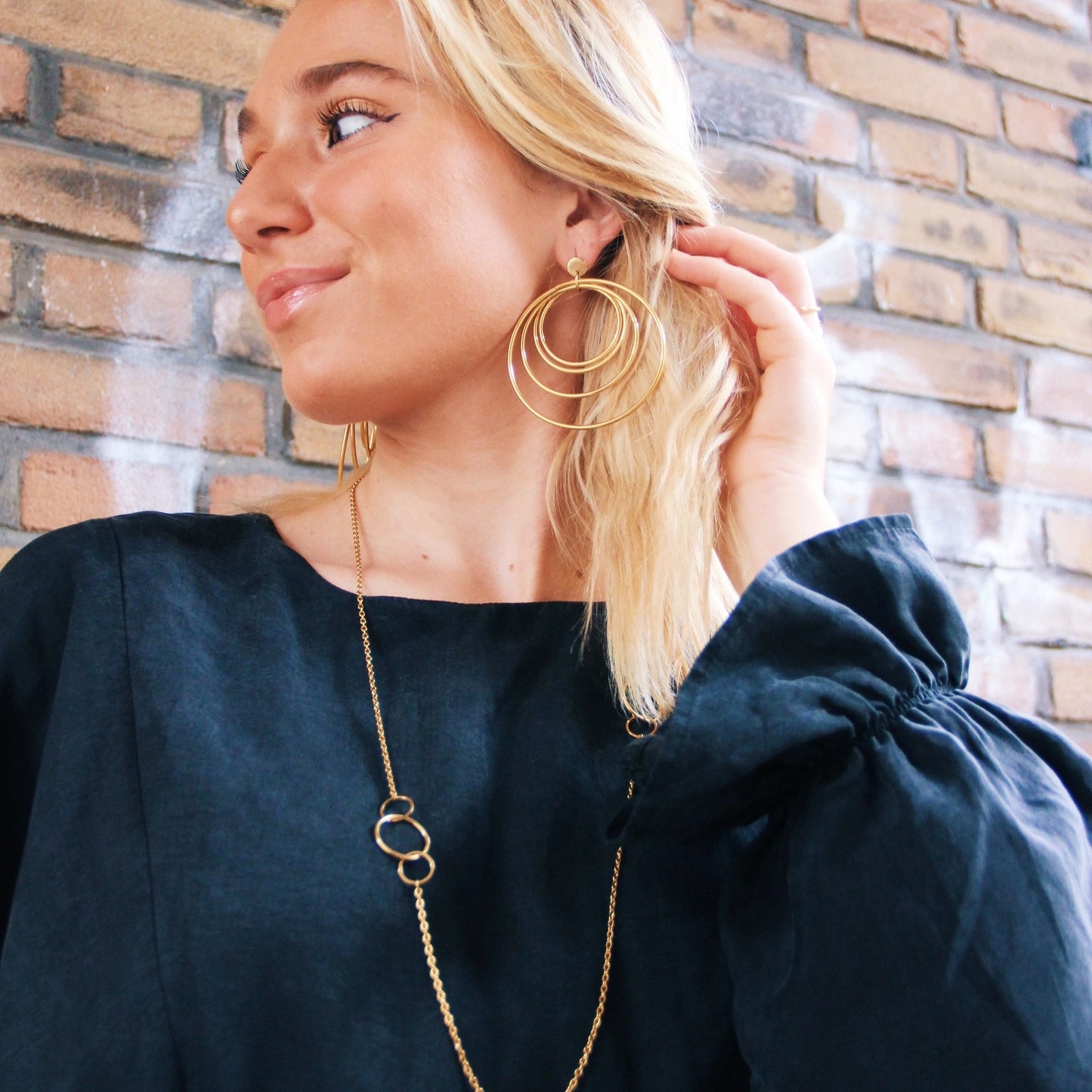 Bazou Long  Necklace and Round Details