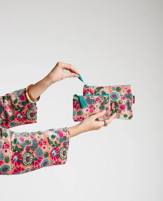 Les Touristes Small Pouch Velvet Molly Coral - Precious Sparkle