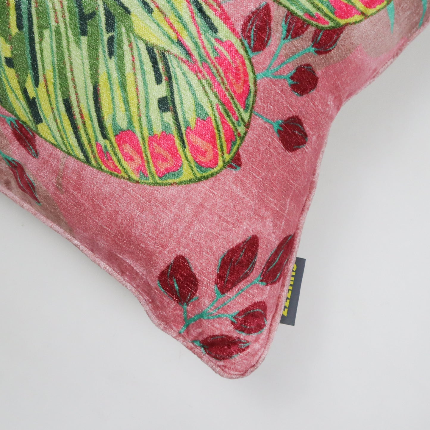 Suuzzz Cushion Pinella