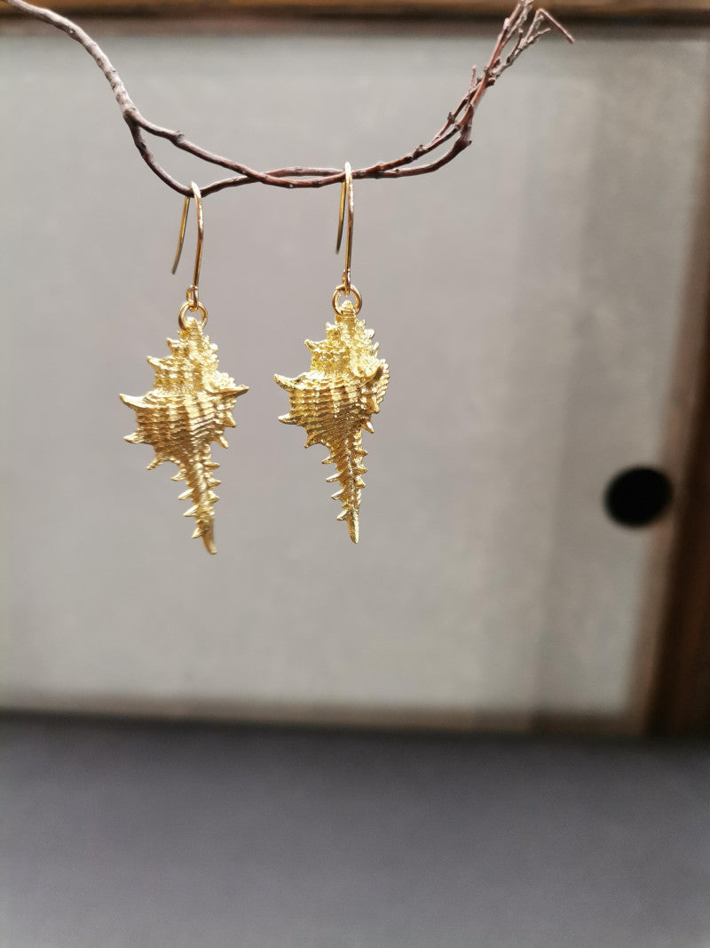 Gold Conch Shell Earrings - Precious Sparkle
