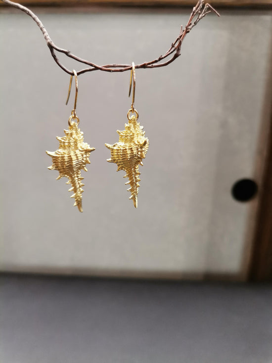 Gold Conch Shell Earrings - Precious Sparkle