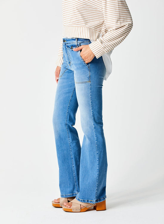 Suzy D Fashion Suzy D Beau Stretch Light Denim Flared Jeans