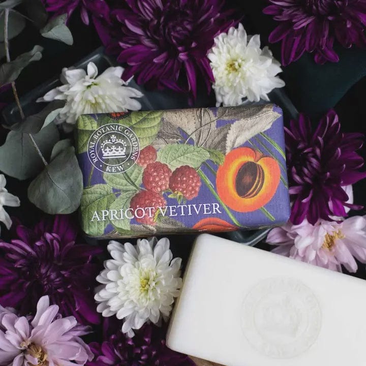 The English Soap Company Homewares Kew Gardens Apricot & Vetiver Soap